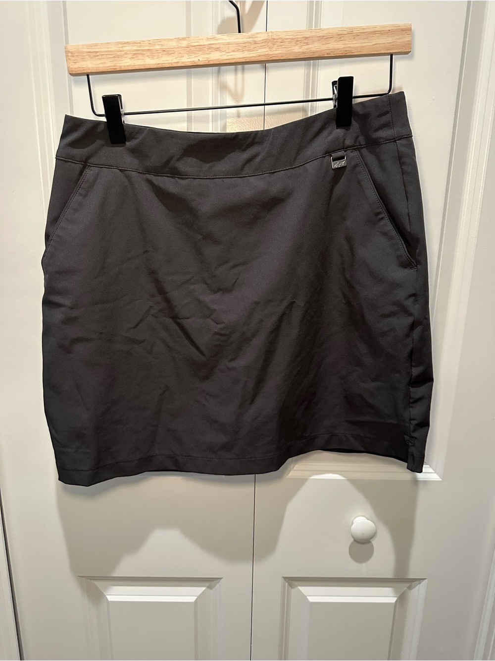 Greg Norman Collection Black 17โ Golf Skort Size 8